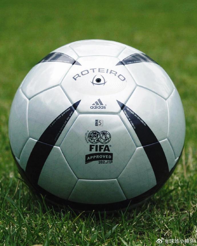 足球媒体报道场景